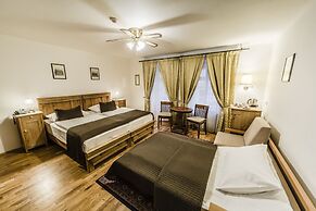 Archibald At the Charles Bridge