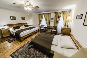 Archibald At the Charles Bridge