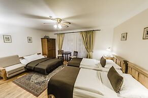 Archibald At the Charles Bridge