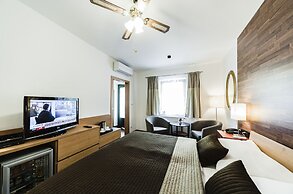 Archibald At the Charles Bridge