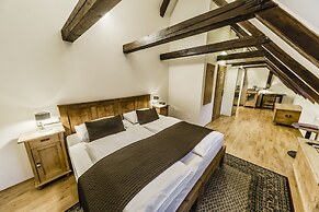 Archibald At the Charles Bridge