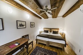 Archibald At the Charles Bridge