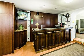 Archibald At the Charles Bridge