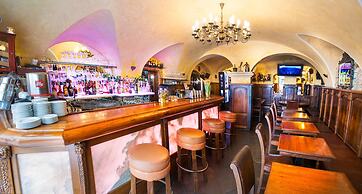 Hotel U Zlatého Stromu Prague by BHG