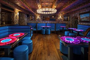 Hotel U Zlatého Stromu Prague by BHG