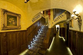 Hotel U Zlatého Stromu Prague by BHG