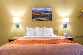 Glenwood Springs Cedar Lodge