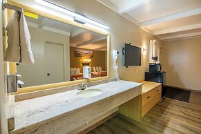 Glenwood Springs Cedar Lodge