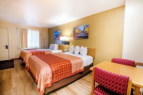 Glenwood Springs Cedar Lodge