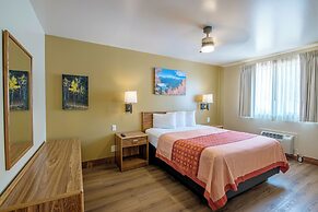 Glenwood Springs Cedar Lodge