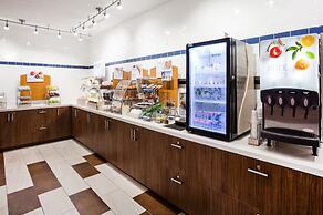 Holiday Inn Express Hotel & Suites Dickinson by IHG