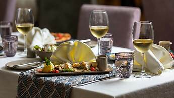 Golden Tulip El Mechtel