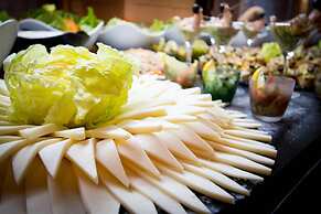 Golden Tulip El Mechtel