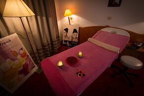 Golden Tulip El Mechtel