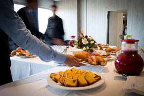 Golden Tulip El Mechtel