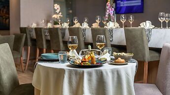 Golden Tulip El Mechtel