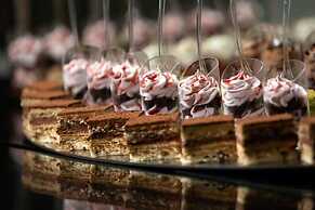 Golden Tulip El Mechtel