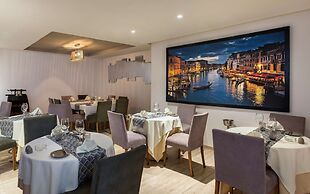 Golden Tulip El Mechtel