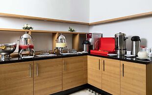 Golden Tulip El Mechtel