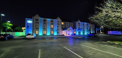 Microtel Inn & Suites by Wyndham Zephyrhills