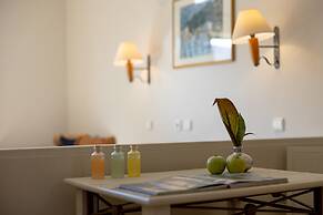 Giannoulis – Grand Bay Beach Resort - Adults Only