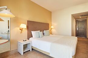 Giannoulis – Grand Bay Beach Resort - Adults Only