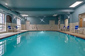 Holiday Inn Express Hotel & Suites Woodbridge by IHG