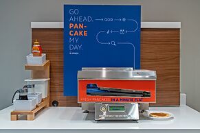 Holiday Inn Express Hotel & Suites Woodbridge by IHG