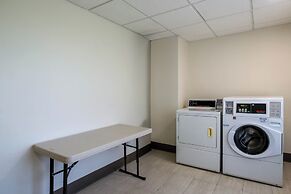 Holiday Inn Express Hotel & Suites Woodbridge by IHG