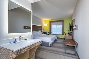 Holiday Inn Express Hotel & Suites Woodbridge by IHG