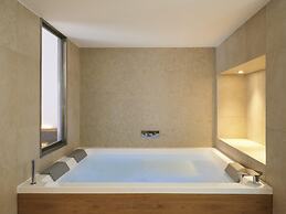 Mercure Avignon TGV Hotel et Spa