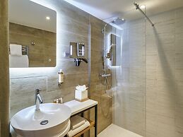 Mercure Avignon TGV Hotel et Spa