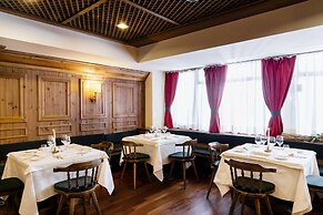 Hotel Alaska Cortina