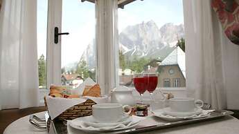 Hotel Alaska Cortina