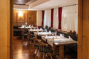 Hotel Alaska Cortina