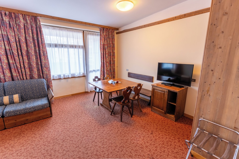 Hotel Alaska Cortina