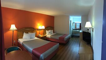 Motel 6 Clarksville, TN