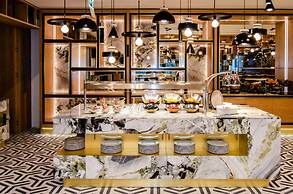 EPIC SANA Marques Hotel