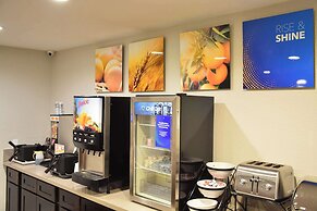 Comfort Inn & Suites Moreno Valley near March Air Reserve Base
