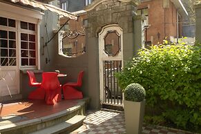 Monty Small Design Hotel