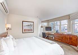 Hotel Columbia