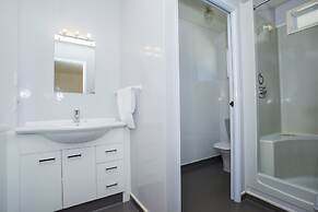 Colonial on Gladstone