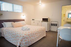 Colonial on Gladstone