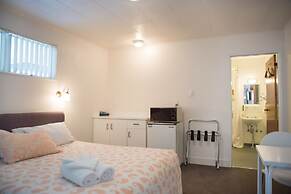 Colonial on Gladstone