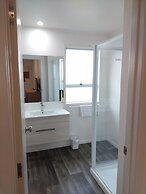 Colonial on Gladstone