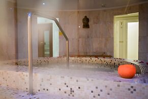 Paradise Park Fun Lifestyle Hotel