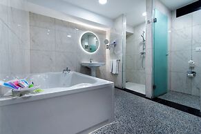 Paradise Park Fun Lifestyle Hotel