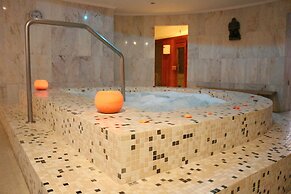 Paradise Park Fun Lifestyle Hotel