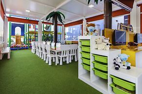 Paradise Park Fun Lifestyle Hotel