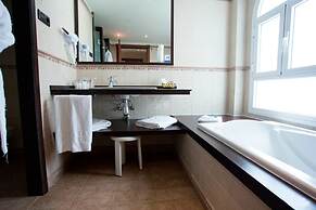 Paradise Park Fun Lifestyle Hotel